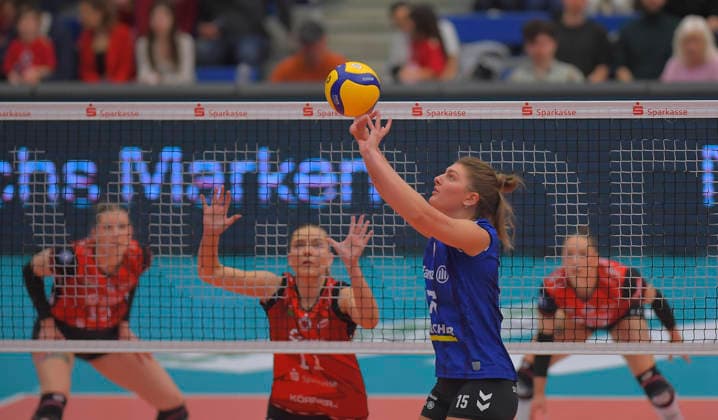 8 April 2026, Stuttgarts Melanie Shaffmaster sets the ball, Volleyball, Bundesliga, Dresdner SC Allianz MTV Stuttgart, semi-final, c Dresden
