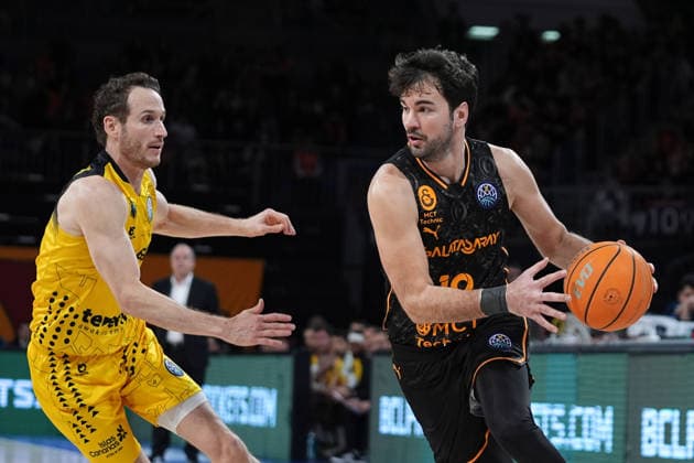 Galatasaray MCT Technic v La Laguna Tenerife - FIBA Basketball Champions League ISTANBUL, TURKIYE - APRIL 8: Bugrahan Tuncer (R) of Galatasaray MCT Technic in action against Marcelinho Huertas (L) of La Laguna Tenerife during the FIBA Basketball Champions League quarter-final second leg match against La Laguna Tenerife at Sinan Erdem Dome in Istanbul, Turkiye on April 8, 2026. Adem Kutucu Anadolu Istanbul Turkey. Editorial use only. Please get in touch for any other usage.  Copyright: x2026xAnadoluxAdemxKutucux