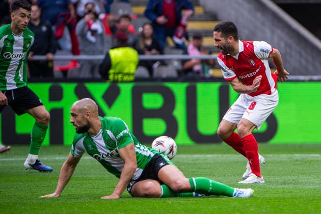 April 8, 2026, Braga, Braga, Portugal: BRAGA, PORTUGAL - APRIL 08: JOAO MOUTINHO from SC Braga is seen trying his luck during the UEFA Europa League 2025 26 Quarter-Final Leg One match between SC Braga and Real Betis Balompie at Estadio Municipal de Braga on April 08, 2026 in Braga, Portugal. SC Braga X Real Betis - UEFA Europa League 2025 26  - ZUMAl192 20260408_zsp_l192_040 Copyright: xMiguelxLemosx