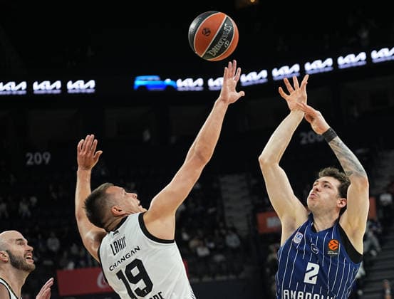 Anadolu Efes v Partizan - EuroLeague ISTANBUL, TURKIYE - APRIL 8: Sehmus Hazer (2) of Anadolu Efes and Arijan Lakic (19) of Partizan battle for the ball during the Turkish Airlines EuroLeague Round 36 game at the Turkcell Basketball Development Center, on April 8, 2026, in Istanbul, Turkiye. Esra Bilgin Anadolu Istanbul Turkey. Editorial use only. Please get in touch for any other usage.  Copyright: x2026xAnadoluxEsraxBilginx