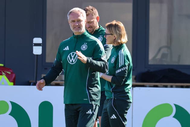 Herzogenaurach, Germany 08 April 2026 Training of the German womens national soccer team in preparation for the World Cup qualifiers in Herzogenaurach Pictured from left Copyright: HMBxMedia MadeleinexFantini