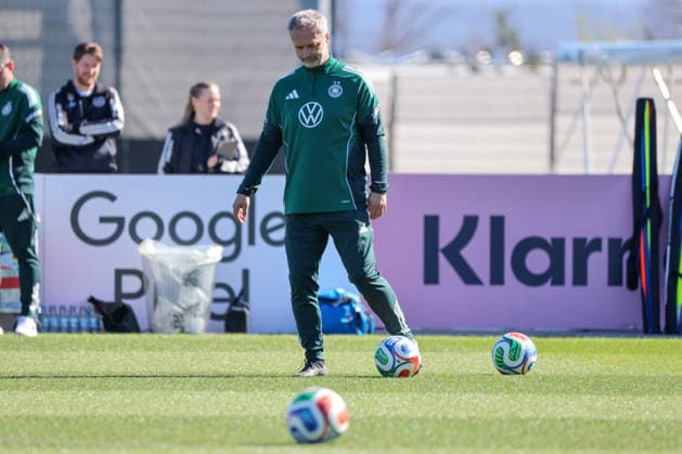 Herzogenaurach, Germany 08 April 2026 Training of the German womens national soccer team in preparation for the World Cup qualifiers in Herzogenaurach In the picture national coach Christian Wück Wueck Germany Copyright: HMBxMedia MadeleinexFantini