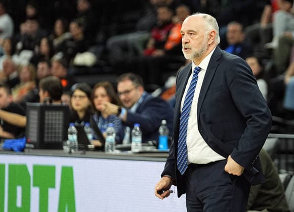 Anadolu Efes v Partizan - EuroLeague ISTANBUL, TURKIYE - APRIL 8: Head Coach of Anadolu Efes Pablo Laso follows the Turkish Airlines EuroLeague Round 36 game at the Turkcell Basketball Development Center, on April 8, 2026, in Istanbul, Turkiye. Esra Bilgin Anadolu Istanbul Turkey. Editorial use only. Please get in touch for any other usage.  Copyright: x2026xAnadoluxEsraxBilginx