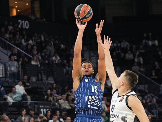 Anadolu Efes v Partizan - EuroLeague ISTANBUL, TURKIYE - APRIL 8: P.J. Dozier (15) of Anadolu Efes in action against Arijan Lakic (19) of Partizan during the Turkish Airlines EuroLeague Round 36 game at the Turkcell Basketball Development Center, on April 8, 2026, in Istanbul, Turkiye. Esra Bilgin Anadolu Istanbul Turkey. Editorial use only. Please get in touch for any other usage.  Copyright: x2026xAnadoluxEsraxBilginx
