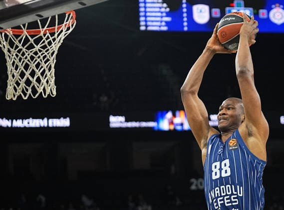 Anadolu Efes v Partizan - EuroLeague ISTANBUL, TURKIYE - APRIL 8: Kai Jones (88) of Anadolu Efes in action against during the Turkish Airlines EuroLeague Round 36 game at the Turkcell Basketball Development Center, on April 8, 2026, in Istanbul, Turkiye. Esra Bilgin Anadolu Istanbul Turkey. Editorial use only. Please get in touch for any other usage.  Copyright: x2026xAnadoluxEsraxBilginx