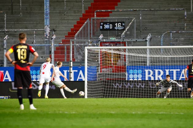08.04.2026, xavx, Fussball 3.Liga, SV Wehen Wiesbaden - TSV Havelse v.l. Johann Berger (TSV Havelse) Goal scored, erzielt das Tor zum 1:4 per Elfmeter, Strafstoß (DFL DFB REGULATIONS PROHIBIT ANY USE OF PHOTOGRAPHS as IMAGE SEQUENCES and or QUASI-VIDEO) Wiesbaden *** 08 04 2026, xavx, Fußball 3 Liga, SV Wehen Wiesbaden TSV Havelse v l Johann Berger TSV Havelse Goal scored, scores the goal to 1 4 per penalty, penalty kick DFL DFB REGULATIONS PROHIBIT ANY USE OF PHOTOGRAPHS as IMAGE SEQUENCES and or QUASI VIDEO Wiesbaden