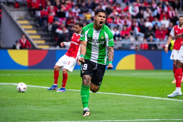 April 8, 2026, Braga, Braga, Portugal: BRAGA, PORTUGAL - APRIL 08: CUCHO HERNANDEZ of Real Betis is seen celebrating his goal during the UEFA Europa League 2025 26 Quarter-Final Leg One match between SC Braga and Real Betis Balompie at Estadio Municipal de Braga on April 08, 2026 in Braga, Portugal. SC Braga X Real Betis - UEFA Europa League 2025 26  - ZUMAl192 20260408_zsp_l192_073 Copyright: xMiguelxLemosx