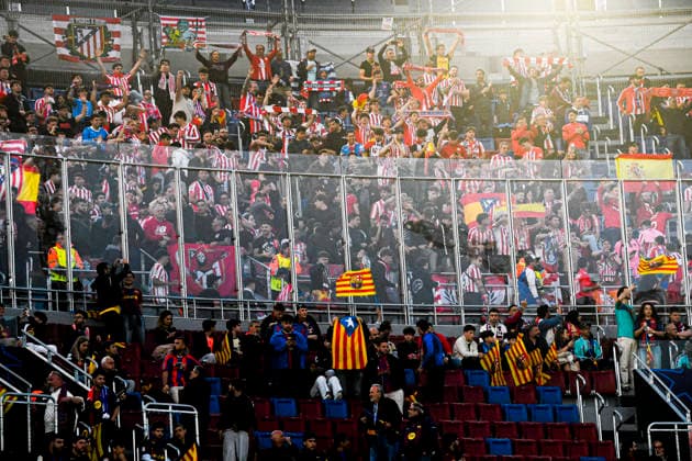 UEFA Champions League 2025 2026 quarter final, FC Barcelona Atletico de Madrid, at Estadio Campo Nou in Barcelona Spain April 08, 2026, Barcelona, Barcelona, Spain Fans of Atletico de Madrid during the UEFA Champions League 2025 2026 quarter final, FC Barcelona Atletico de Madrid, at Estadio Campo Nou in Barcelona Spain Barcelona Barcelona Barcelona Spain Copyright: xPacoxLargox