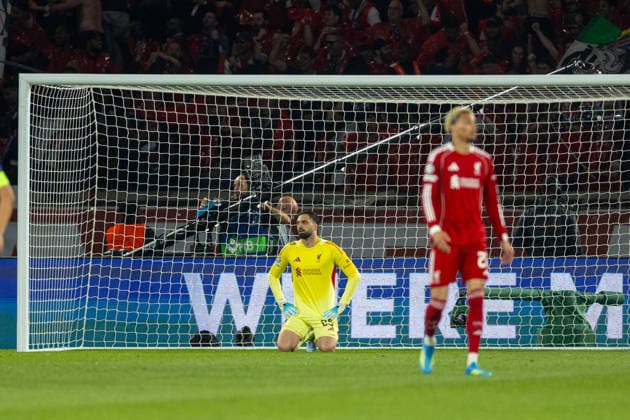 Football - UEFA Champions League - Quarter-Final - 1st Leg - Paris Saint-Germain FC v Liverpool FC PARIS, FRANCE - Wednesday, April 8, 2026: Liverpool s goalkeeper Giorgi Mamardashvili looks rejected after conceding the first goal during the UEFA Champions League Quarter-Final 1st Leg match between Paris Saint-Germain FC and Liverpool FC at the Parc des Princes. (Photo by David Rawcliffe Propaganda) PARIS Parc des Princes ÃŽLE-DE-FRANCE FRANCE  Copyright: xDavidxRawcliffex P2026-04-08-PSG_Liverpool-35