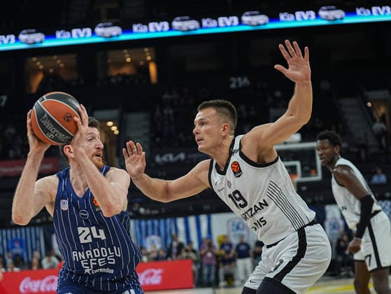 Anadolu Efes v Partizan - EuroLeague ISTANBUL, TURKIYE - APRIL 8: Ercan Osmani (24) of Anadolu Efes in action against Arijan Lakic (19) of Partizan during the Turkish Airlines EuroLeague Round 36 game at the Turkcell Basketball Development Center, on April 8, 2026, in Istanbul, Turkiye. Esra Bilgin Anadolu Istanbul Turkey. Editorial use only. Please get in touch for any other usage.  Copyright: x2026xAnadoluxEsraxBilginx