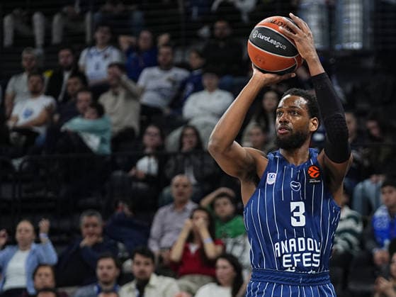 Anadolu Efes v Partizan - EuroLeague ISTANBUL, TURKIYE - APRIL 8: Jordan Loyd (3) of Anadolu Efes in action during the Turkish Airlines EuroLeague Round 36 game at the Turkcell Basketball Development Center, on April 8, 2026, in Istanbul, Turkiye. Esra Bilgin Anadolu Istanbul Turkey. Editorial use only. Please get in touch for any other usage.  Copyright: x2026xAnadoluxEsraxBilginx