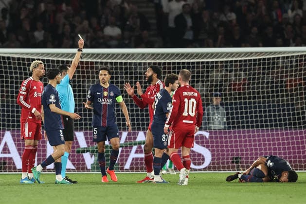 UEFA Champions League Quarter Finals Paris Saint-Germain v Liverpool Referee Jose Maria Sanchez gives a yellow card to Joe Gomez of Liverpool during the UEFA Champions League Quarter Finals match Paris Saint-Germain vs Liverpool at Parc des Princes, Paris, France on 08 April 2026 (Photo by Alfie Cosgrove News Images) Paris Parc des Princes Paris France Copyright: xAlfiexCosgrove NewsxImagesx
