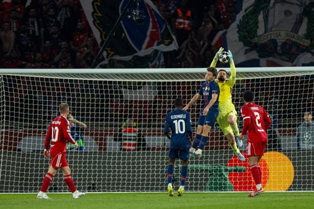 Football - UEFA Champions League - Quarter-Final - 1st Leg - Paris Saint-Germain FC v Liverpool FC PARIS, FRANCE - Wednesday, April 8, 2026: Liverpool s goalkeeper Giorgi Mamardashvili jumps to make a save during the UEFA Champions League Quarter-Final 1st Leg match between Paris Saint-Germain FC and Liverpool FC at the Parc des Princes. (Photo by David Rawcliffe Propaganda) PARIS Parc des Princes ÃŽLE-DE-FRANCE FRANCE  Copyright: xDavidxRawcliffex P2026-04-08-PSG_Liverpool-61