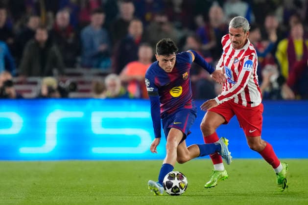 FC Barcelona, Barca v Atletico de Madrid - UEFA Champions League 2025 26 Quarter-Final First Leg Pedri central midfield of Barcelona and Spain and Antoine Griezmann second striker of Atletico de Madrid and France compete for the ball during the UEFA Champions League 2025 26 Quarter-Final First Leg match between FC Barcelona and Club AtlÃ tico de Madrid at Estadio Spotify Camp Nou on April 8, 2026 in Barcelona, Spain. Barcelona Spain  Copyright: xJosexBretonx originalFilename:bretonhernandez-fcbarcel260408_npHaR.jpg