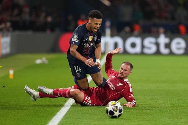 Alexis Mac Allister of Liverpool receives a yellow card for a foul on Desire Doue of PSG Paris Saint-Germain v Liverpool, UEFA Champions League, Quarter Final, First Leg, Football, Parc des Princes, Paris, France - 08 Apr 2026Paris Parc des Princes France EDITORIAL USE ONLY No use with unauthorised audio, video, data, fixture lists, club league logos or live services. Online in-match use limited to 120 images, no video emulation. No use in betting, games or single club league player publications.  Copyright: xDavexWinter Shutterstockx 16811861bj