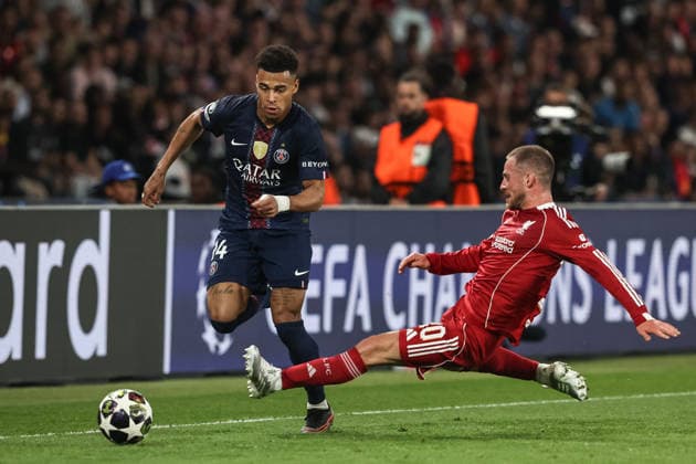UEFA Champions League Quarter Finals Paris Saint-Germain v Liverpool Alexis Mac Allister of Liverpool fouled Desire Doue of Paris Saint-Germain during the UEFA Champions League Quarter Finals match Paris Saint-Germain vs Liverpool at Parc des Princes, Paris, France on 08 April 2026 (Photo by Alfie Cosgrove News Images) Paris Parc des Princes Paris France Copyright: xAlfiexCosgrove NewsxImagesx
