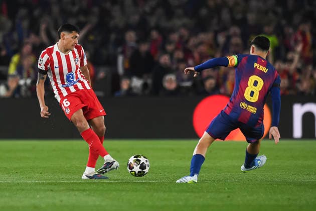 UEFA Champions League 2025 2026 quarter final, FC Barcelona Atletico de Madrid, at Estadio Campo Nou in Barcelona Spain April 08, 2026, Barcelona, Barcelona, Spain Nahuel Molina of Atletico de Madrid during the UEFA Champions League 2025 2026 quarter final, FC Barcelona Atletico de Madrid, at Estadio Campo Nou in Barcelona Spain Barcelona Barcelona Barcelona Spain Copyright: xPACOxLARGOx