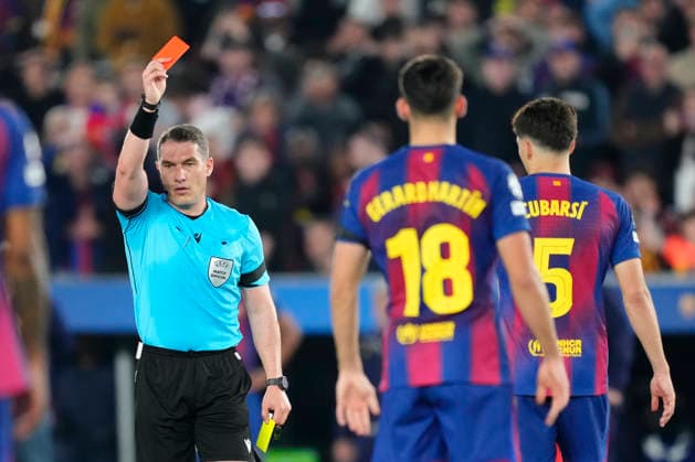 FC Barcelona, Barca v Atletico de Madrid - UEFA Champions League 2025 26 Quarter-Final First Leg Pau Cubarsi centre-back of Barcelona and Spain is shown a red card during the UEFA Champions League 2025 26 Quarter-Final First Leg match between FC Barcelona and Club AtlÃ tico de Madrid at Estadio Spotify Camp Nou on April 8, 2026 in Barcelona, Spain. Barcelona Spain  Copyright: xJosexBretonx originalFilename:bretonhernandez-fcbarcel260408_npXWn.jpg
