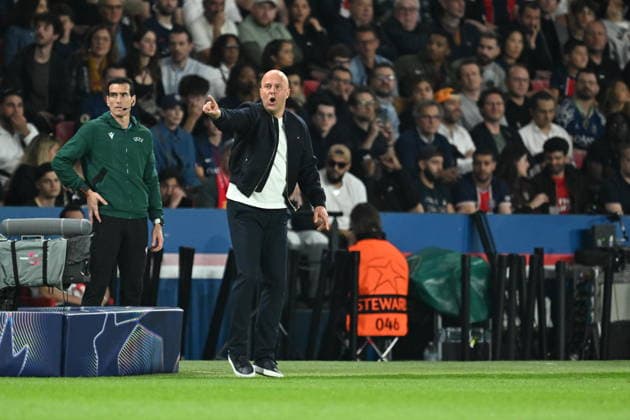 PSG v Liverpool - UEFA Champions League Quarter- finals PARIS, FRANCE - APRIL 8: Head Coach of Liverpool Arne Slot reacts to the referee during the UEFA Champions League 2025 26 Quarter-Final First Leg match between Paris Saint-Germain and Liverpool FC at Parc des Princes in Paris, France, on April 8, 2026. Mustafa Yalcin Anadolu Paris France. Editorial use only. Please get in touch for any other usage.  Copyright: x2026xAnadoluxMustafaxYalcinx