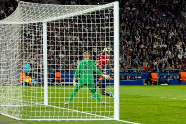 Football - UEFA Champions League - Quarter-Final - 1st Leg - Paris Saint-Germain FC v Liverpool FC PARIS, FRANCE - Wednesday, April 8, 2026: Liverpool s Jeremie Frimpong during the UEFA Champions League Quarter-Final 1st Leg match between Paris Saint-Germain FC and Liverpool FC at the Parc des Princes. (Photo by David Rawcliffe Propaganda) PARIS Parc des Princes ÃŽLE-DE-FRANCE FRANCE  Copyright: xDavidxRawcliffex P2026-04-08-PSG_Liverpool-78