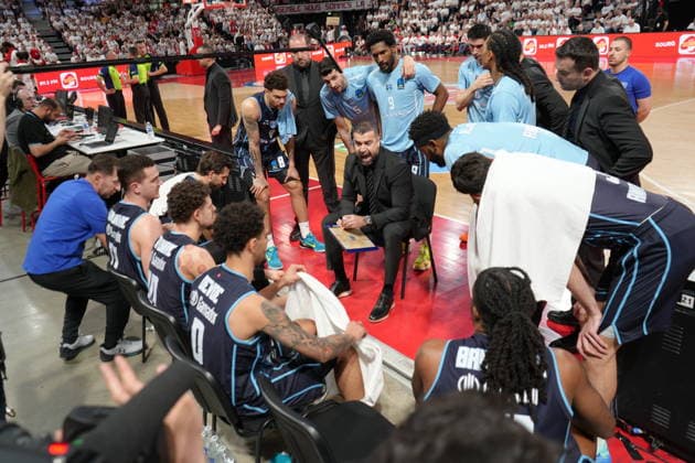 JL Bourg v Turk Telekom - EuroCup Basketball BOURG-EN-BRESSE, FRANCE - APRIL 8: Head coach of Turk Telekom Erdem Can gives tactics during the third game of EuroCup Basketball semifinal match between JL Bourg and Turk Telekom in Bourg-en-Bresse, France on April 8, 2026.??????? Mathieu Prudhomme Anadolu Bourg-en-Bresse France. Editorial use only. Please get in touch for any other usage.  Copyright: x2026xAnadoluxMathieuxPrudhommex