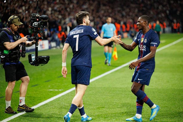 Khvicha Kvaratskhelia and Nuno Mendes seen celebrating after goal during UEFA Champions League quarterfinal game between teams of Paris Saint-Germain Football Club and Liverpool FC (Maciej Rogowski Ball Raw Images PT) Paris Parc des Princes France Copyright: xMaciejxRogowskix maciejrogowski_psg_liverpool_25_26_2-5