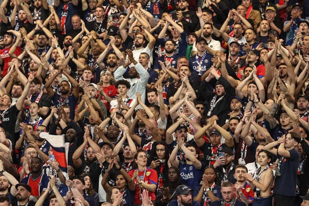 UEFA Champions League Quarter Finals Paris Saint-Germain v Liverpool The Collectif Ultras Paris fans sing and dance as the lead 2-0 during the UEFA Champions League Quarter Finals first leg match Paris Saint-Germain vs Liverpool at Parc des Princes, Paris, France on 08 April 2026 (Photo by Alfie Cosgrove News Images) Paris Parc des Princes Paris France Copyright: xAlfiexCosgrove NewsxImagesx