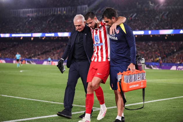 April 8, 2026, Barcelona, Barcelona, SPAIN: David Hancko of Atletico de Madrid leaves the pitch after sustaining an injury during the UEFA Champions League 2025 26 Quarter-finals First Leg, football match played between FC Barcelona, Barca and Atletico de Madrid at Spotify Camp Nou stadium on April 08, 2026 in Barcelona, Spain. Barcelona SPAIN - ZUMAa181 20260408_zaa_a181_263 Copyright: xJavierxBorregox