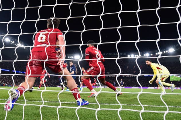 FOOTBALL : PSG vs Liverpool - Ligue des Champions - 08 04 2026 Photo taken with a remote camera - Khvicha Kvaratskhelia of Paris Saint Germain scores a goal during the UEFA Champions League match between Paris Saint Germain and Liverpool FC at Parc Des Princes on April 08 , 2026 in Paris, France. ( Photo by Federico Pestellini PsnewZ ) ParisFrance  Copyright: xFedericoxPestellinix