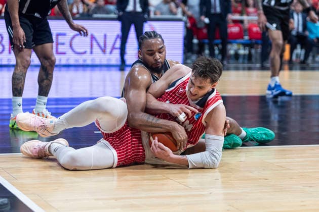 UCAM Murcia CB vs PAOK BC, FIBA ‹‹Europe Cup Timmy Allen, American point guard for PAOK BC, Will Falk, forward, Swedish player for UCAM Murcia CB, during the match, UCAM Murcia CB vs PAOK BC, FIBA ‹‹Europe Cup, Semifinals, second leg, Murcia Sports Palace, Region of Murcia, Spain, 08 April 2026. Murcia Palace Region of Murcia Spain Copyright: xPascuxMendezx