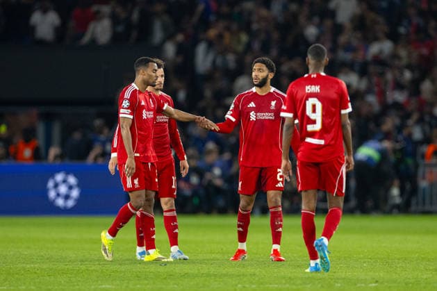 Football - UEFA Champions League - Quarter-Final - 1st Leg - Paris Saint-Germain FC v Liverpool FC PARIS, FRANCE - Wednesday, April 8, 2026: Liverpool s Ryan Gravenberch and Joe Gomez after the UEFA Champions League Quarter-Final 1st Leg match between Paris Saint-Germain FC and Liverpool FC at the Parc des Princes. (Photo by David Rawcliffe Propaganda) PARIS Parc des Princes ÃŽLE-DE-FRANCE FRANCE  Copyright: xDavidxRawcliffex P2026-04-08-PSG_Liverpool-129