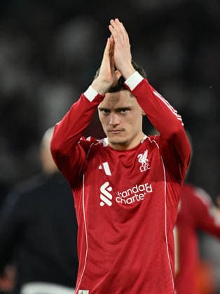 PSG v Liverpool - UEFA Champions League 2025 26 Quarter-finals 1st leg match PARIS, FRANCE - APRIL 8: Florian Wirtz of Liverpool applauds their fans following the UEFA Champions League 2025 26 Quarter-Final First Leg match between Paris Saint-Germain and Liverpool FC at Parc des Princes in Paris, France, on April 8, 2026. Mustafa Yalcin Anadolu Paris France. Editorial use only. Please get in touch for any other usage.  Copyright: x2026xAnadoluxMustafaxYalcinx