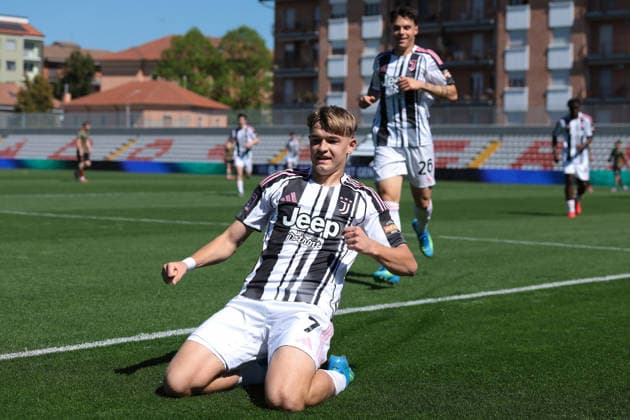Football, Hertha BSC scouts Austrian David Puczka from Juventus Turin - Stock photos