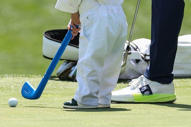 2026 Masters Tournament - Par 3 Contest Scottie Scheffler of the US helps his son Bennett putt at the ninth hole during the Par 3 Contest during the 2026 Masters Tournament at the Augusta National Golf Club in Augusta, Georgia, USA, 08 April 2026. The Masters golf tournament begins on 09 April 2026. Scheffler paid tribute to Spaniard Seve Ballesteros by wearing sneakers with a double Nike logo, identical to the one Ballesteros wore on his visor at the 1986 Masters Tournament. AUGUSTA GEORGIA United States  Copyright: xCHRISxTORRESx