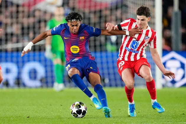 FC Barcelona, Barca v Atletico de Madrid - UEFA Champions League 2025 26 Quarter-Final First Leg Lamine Yamal right winger of Barcelona and Spain and Julian Alvarez centre-forward of Atletico de Madrid and Argentina compete for the ball during the UEFA Champions League 2025 26 Quarter-Final First Leg match between FC Barcelona and Club AtlÃ tico de Madrid at Estadio Spotify Camp Nou on April 8, 2026 in Barcelona, Spain. Barcelona Spain  Copyright: xJosexBretonx originalFilename:bretonhernandez-fcbarcel260408_nppFz.jpg