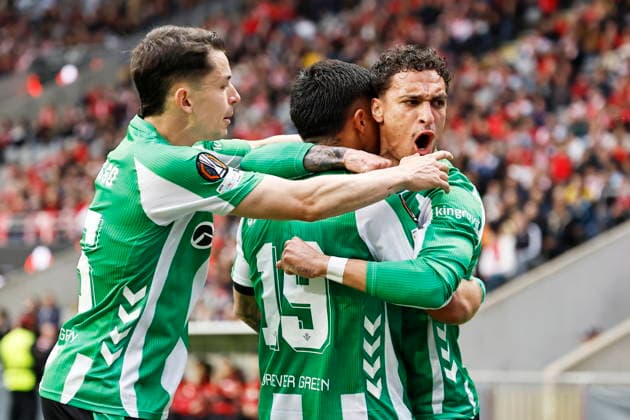 Betis team group, Mannschaftsbild, Totale (Betis), APRIL 8, 2026 - Football Soccer : Betis team group celebrate after Cucho Hernandez s goal during UEFA Europa League Quarter-finals 1st leg match between SC Braga - Real Betis Balompie at the Estadio Municipal de Braga in Braga, Portugal. Noxthirdxpartyxsales  aflo_326318679