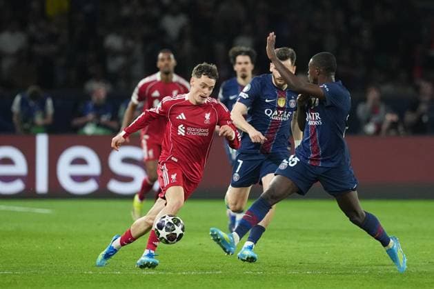 Florian Wirtz of Liverpool takes on Nuno Mendes of PSG Paris Saint-Germain v Liverpool, UEFA Champions League, Quarter Final, First Leg, Football, Parc des Princes, Paris, France - 08 Apr 2026Paris Parc des Princes France EDITORIAL USE ONLY No use with unauthorised audio, video, data, fixture lists, club league logos or live services. Online in-match use limited to 120 images, no video emulation. No use in betting, games or single club league player publications.  Copyright: xDavexWinter Shutterstockx 16811861ix