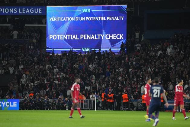 VAR penalty check, which is refused Paris Saint-Germain v Liverpool, UEFA Champions League, Quarter Final, First Leg, Football, Parc des Princes, Paris, France - 08 Apr 2026Paris Parc des Princes France EDITORIAL USE ONLY No use with unauthorised audio, video, data, fixture lists, club league logos or live services. Online in-match use limited to 120 images, no video emulation. No use in betting, games or single club league player publications.  Copyright: xDavexWinter Shutterstockx 16811861kn