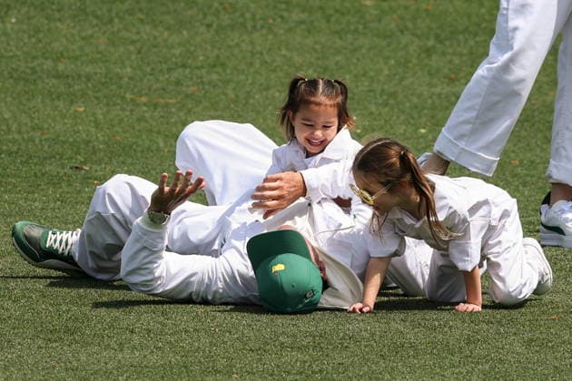 2026 Masters Tournament - Par 3 Contest The daughters of J.J. Spaun of the US tackle the caddie at the fifth hole during the Par 3 Contest during the 2026 Masters Tournament at the Augusta National Golf Club in Augusta, Georgia, USA, 08 April 2026. The Masters golf tournament begins on 09 April 2026. AUGUSTA GEORGIA United States  Copyright: xCHRISxTORRESx