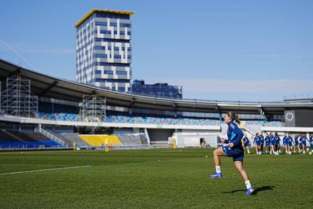 GOTHENBURG, SWEDEN 20260409 Johanna Rytting Kaneryd practices a little on her own when the women s national football team trains at Ullevi in connection with the gathering in Gothenburg for the World Cup qualifiers GÖTEBORG SWEDEN x9200x  Copyright: xBjörnxLarssonxRosvall TTx TRAINING WOMEN S NATIONAL FOOTBALL TEAM
