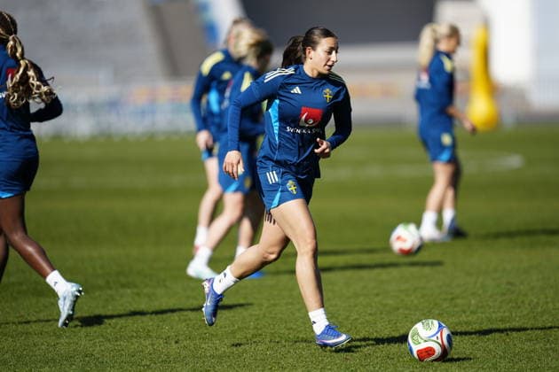 GOTHENBURG, SWEDEN 20260409 Rosa Kafaji when the women s national football team trains at Ullevi in connection with the gathering in Gothenburg for the World Cup qualifiers GÖTEBORG SWEDEN x9200x  Copyright: xBjörnxLarssonxRosvall TTx TRAINING WOMEN S NATIONAL FOOTBALL TEAM