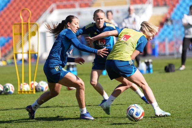 GOTHENBURG, SWEDEN 20260409 Rosa Kafaji when the women s national football team trains at Ullevi in connection with the gathering in Gothenburg for the World Cup qualifiers GÖTEBORG SWEDEN x9200x  Copyright: xBjörnxLarssonxRosvall TTx TRÄNING DAMLANDSLAGET FOTBOLL