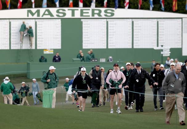 Golf 2026 Masters Tournament - Round 1 Patrons are allowed on to the course for the ceremonial first tee before the start of Round 1 of the 2026 Masters tournament in August, Georgia, USA, 09 April 2026. Augusta United States  Copyright: xERIKxS.xLESSERx