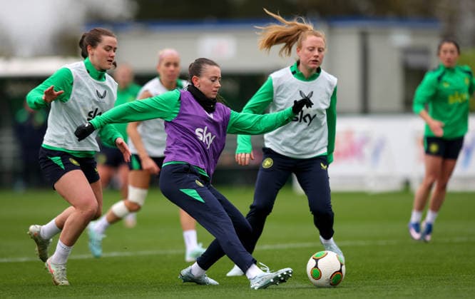 Republic of Ireland WNT Squad Training, FAI National Training Centre, Dublin 9 4 2026 Tyler Toland, Abbie Larkin and Amber Barrett Tyler Toland, Abbie Larkin and Amber Barrett 9 4 2026  Copyright: x INPHO RyanxByrnex RB1_7305