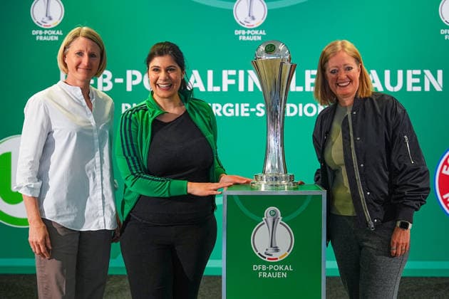 09 04 2026, xydrx, Football, DFB Cup, Women, Finalists Talk and Cup Handover, Season 2025 2026, Rhein Energie Stadium Sonja Fuss Cologne Sports Ambassador Derya Karadag Mayor of Cologne and Renate Lingor DFB representative pose with the trophy DFB regulations prohibit any use of photographs as image sequences and or quasi video Copyright: HMBxMedia YannisxDreimann