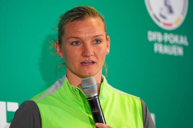 09 04 2026, xydrx, Football, DFB Pokal, Women, Finalists Talk and Cup Handover, Season 2025 2026, Rhein Energie Stadion Alexandra Popp VfL Wolfsburg DFB regulations prohibit any use of photographs as image sequences and or quasi video Copyright: HMBxMedia YannisxDreimann