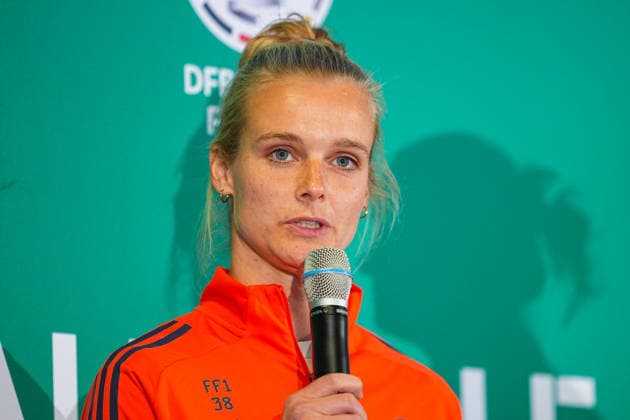 09 04 2026, xydrx, Football, DFB Cup, Women, Finalists Talk and Cup Handover, Season 2025 2026, Rhein Energie Stadion Anna Klink FC Bayern München DFB regulations prohibit any use of photographs as image sequences and or quasi video Copyright: HMBxMedia YannisxDreimann