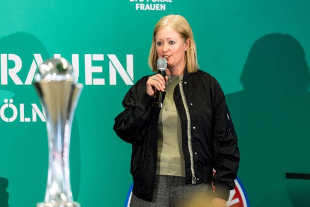DFB Pokal der Frauen Finalistinnen Talk Cup Handover 09 04 2026 Renate Lingor DFB DFB Pokal der Frauen Finalistinnen Talk Cup Handover, Cologne, RheinEnergiestadion on 09 04 2026 Copyright: xBEAUTIFULxSPORTS Wunderlx