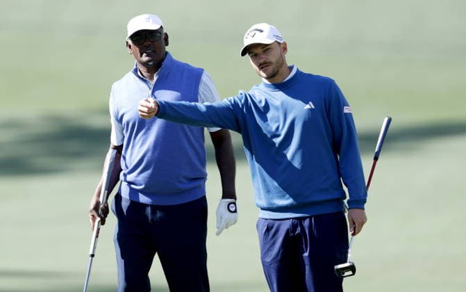 Golf 2026 Masters Tournament - Round 1 Rasmus Hojgaard (R) of Denmark and Vijay Singh of Fiji on hole 6 in Round 1 of the 2026 Masters tournament in August, Georgia, USA, 09 April 2026. Augusta United States  Copyright: xERIKxS.xLESSERx