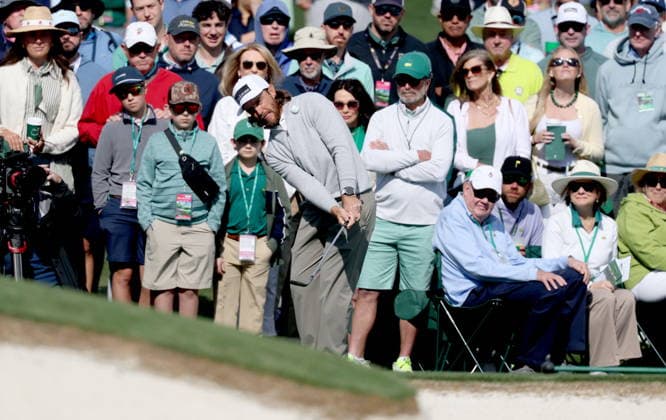 Golf 2026 Masters Tournament - Round 1 Tommy Fleetwood of England plays a shot towards the green on hole 2 in Round 1 of the 2026 Masters tournament in August, Georgia, USA, 09 April 2026. Augusta United States  Copyright: xCHRISxTORRESx